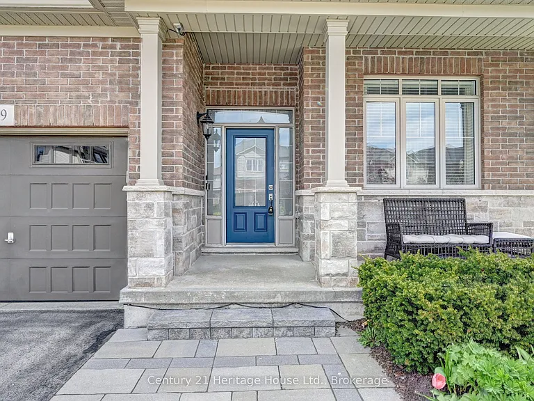 219 Falconridge Dr — Photo 4