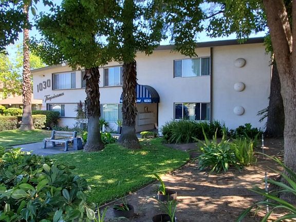 3rd image of 1030 W Huntington Dr #25