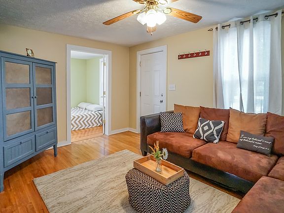 3rd image of 709 W Jefferson St