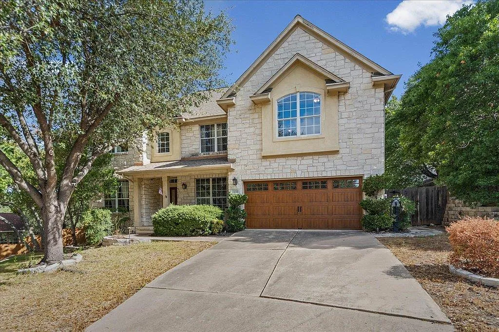 5 bed, 3.5 bath, 3824 sqft, $5,700 — Photo 1