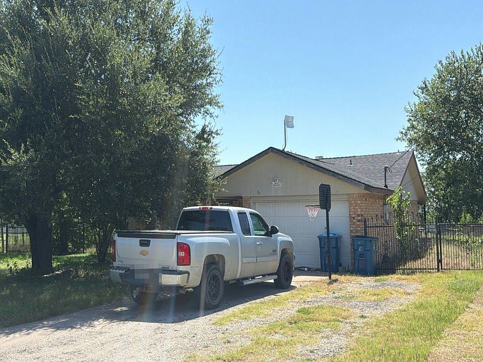2nd image of 413 Green Acres Dr
