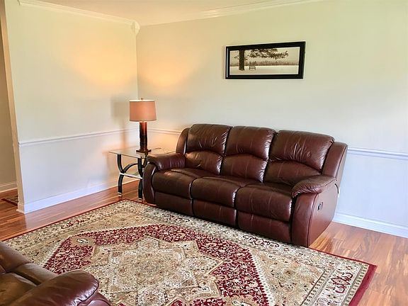 3rd image of 1887 Creswell Dr