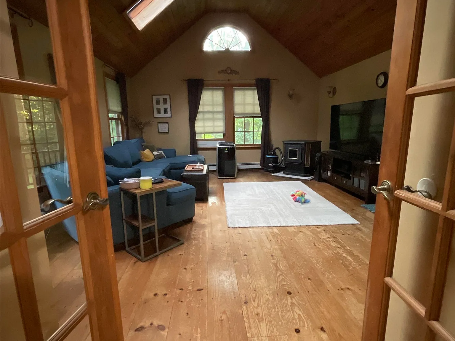 4 bed, 2.0 bath, 2630 sqft, $2,950 — Photo 4