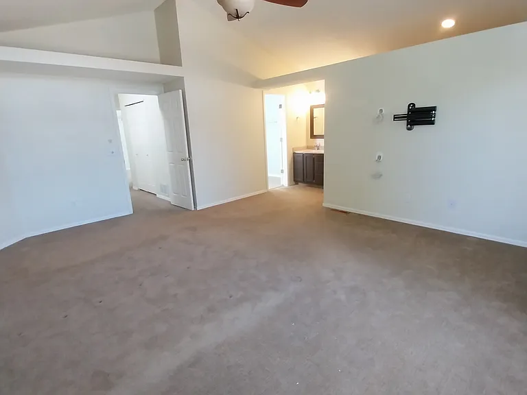 9786 Buckingham Ct — Photo 18