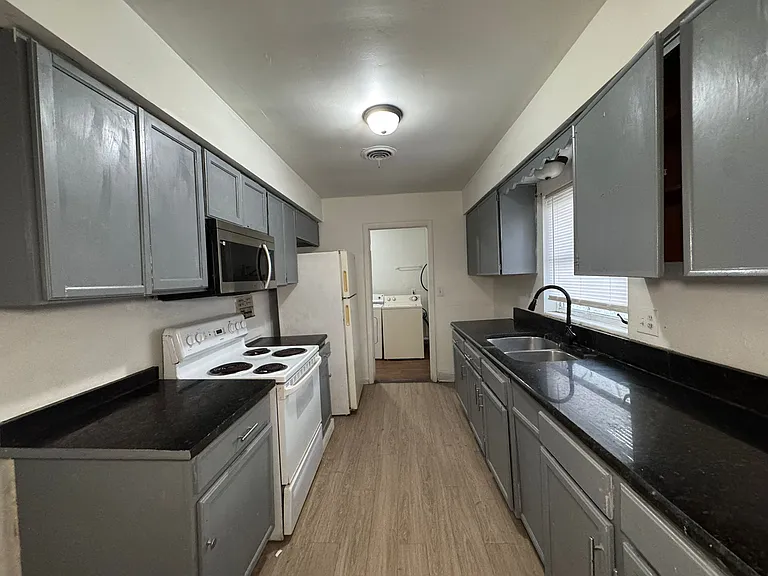 416 Sun Ct — Photo 34
