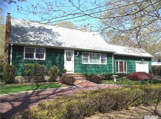 27 Elizabeth Dr, Wading River, NY 11792