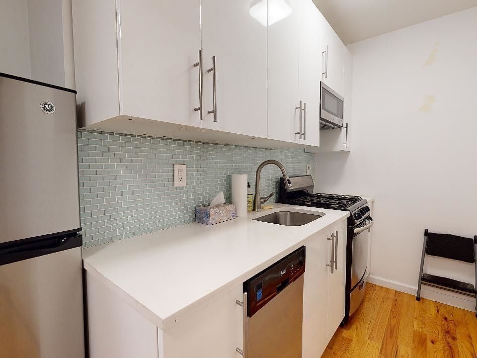 1st image of 226 E 83rd St #32A