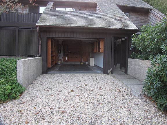 2nd image of 6 Palomino Ct