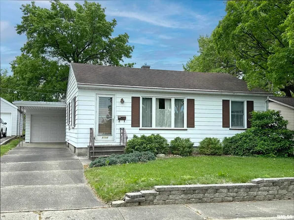 1004 Amanda St, Pekin, IL 61554