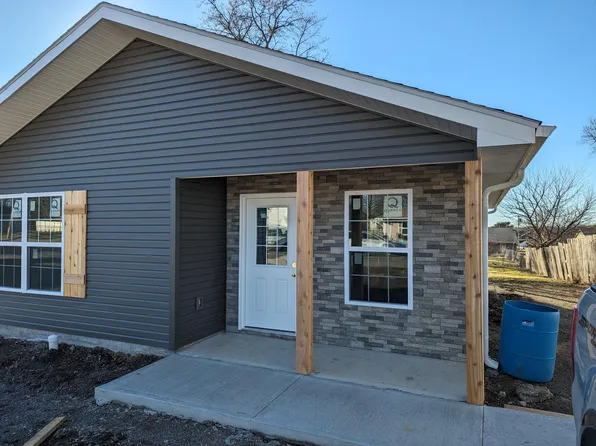1511 S Grant Ave, Marshall, MO 65340