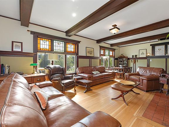 5th image of 566 Gorge Rd W