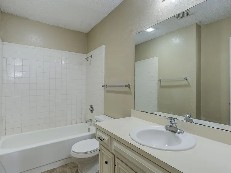 Albany Ridge Apartments Comfortable Living in West Lubbock — Photo 20