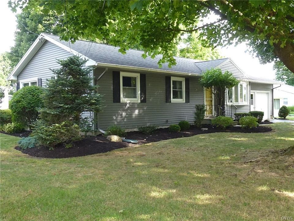 1st image of 214 Crestwood Dr