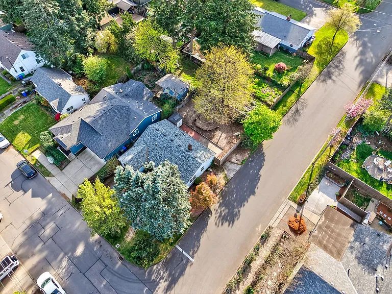 345 NW Norman Ave — Photo 34