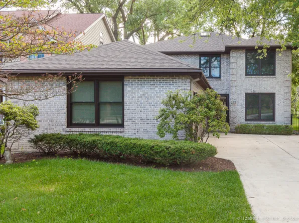 223 Woodstock Ave, Clarendon Hills, IL 60514