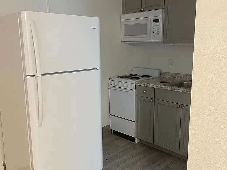 815 W Buford St — Photo 7