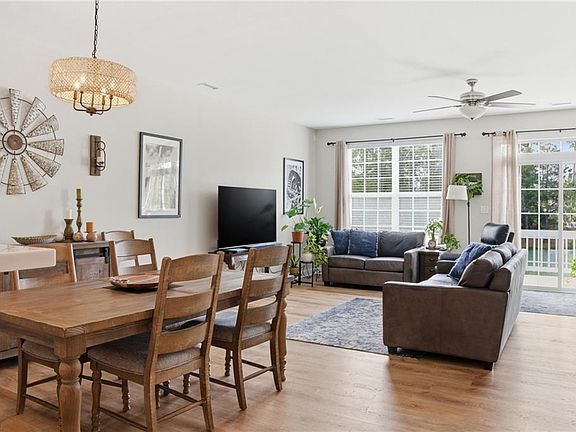 5th image of 4589 Leamore Square Rd