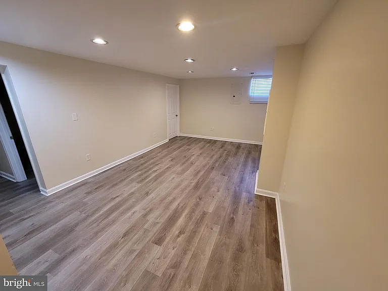 401 Darby Ln — Photo 8