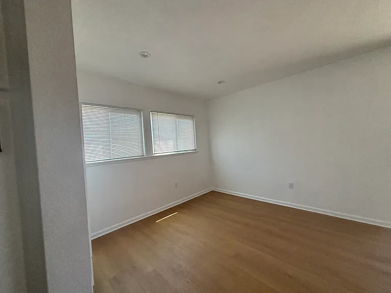 1329 W Carson St #1 — Photo 7