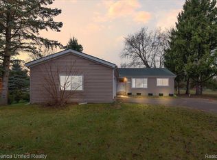 2365 Willow Ln, Highland, MI 48356