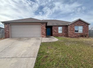 320 Violet St, Centerton, AR 72719