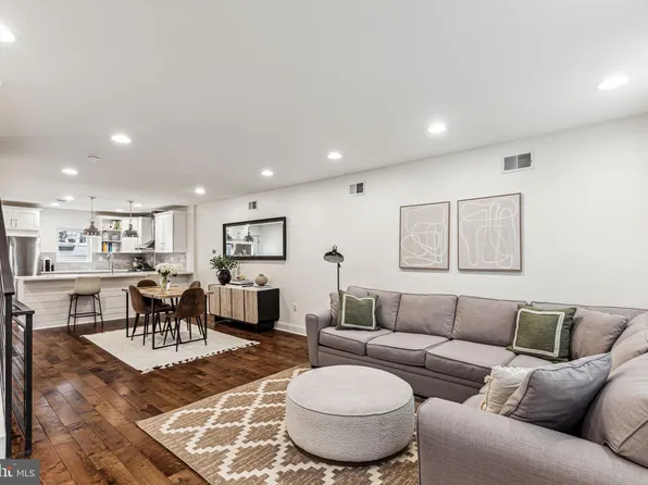 1025 S Chadwick St, Philadelphia, PA 19146