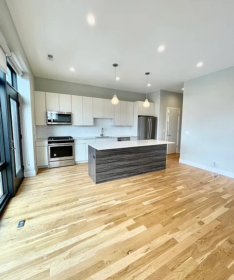 4555 N Ravenswood Ave #303 — Photo 4