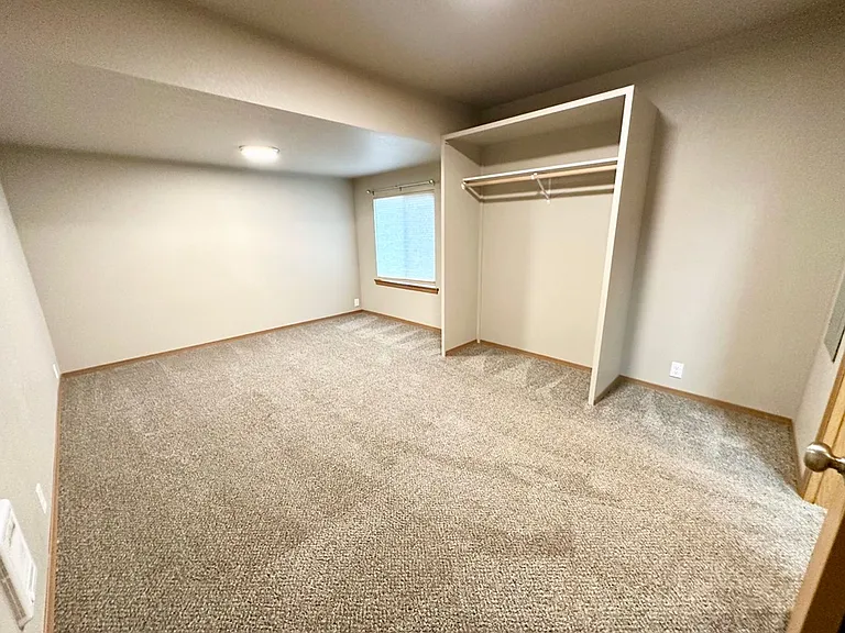 2102 N Yellowstone St — Photo 11