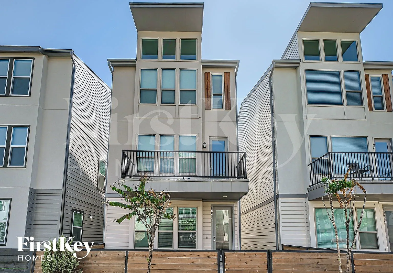 3 bed, 3.0 bath, 2013 sqft, $3,120 — Photo 2