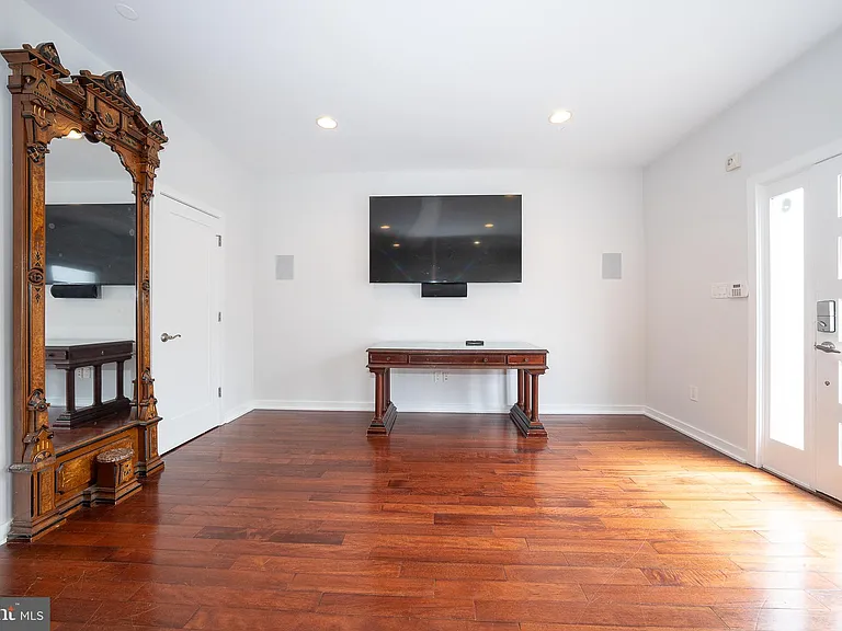 601 Poplar St — Photo 4
