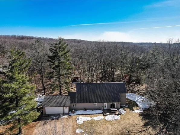 W9721 Grotzke Rd, Portage, WI 53901