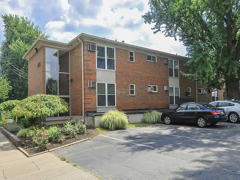 2514 Frankfort Ave #9 — Photo 3