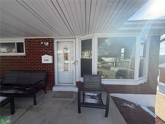 3rd image of 212 Kingston Dr