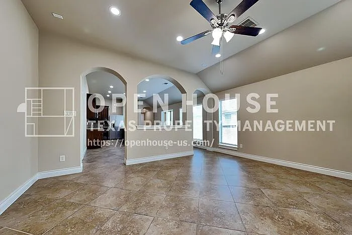 3 bed, 2.0 bath, 1764 sqft, $2,150 — Photo 3
