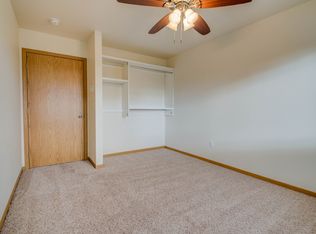 816 10th Ave NW #301, Minot, ND 58703