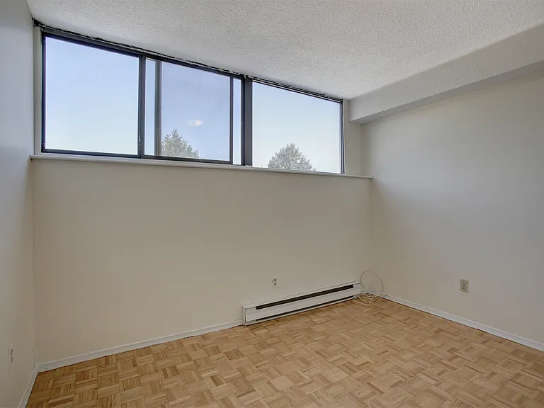 666 King St E — Photo 30