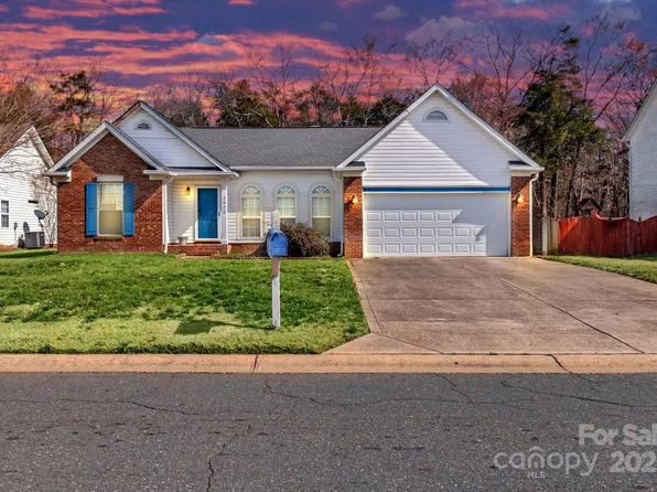 2922 Emerald Meadow Ln, Charlotte, NC 28273