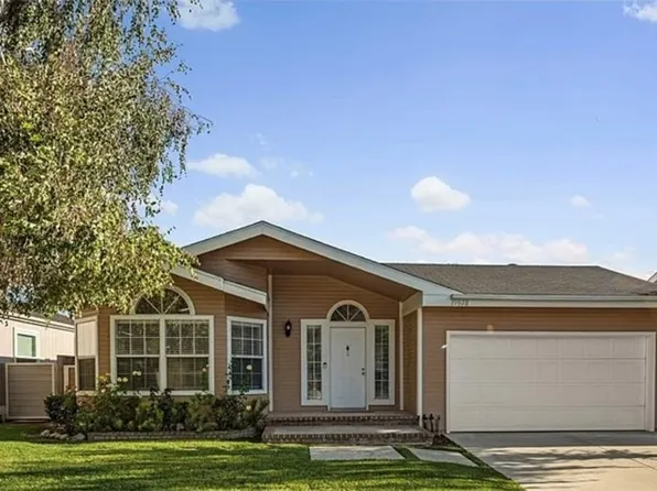 19928 Canyon View Dr, Santa Clarita, CA 91351