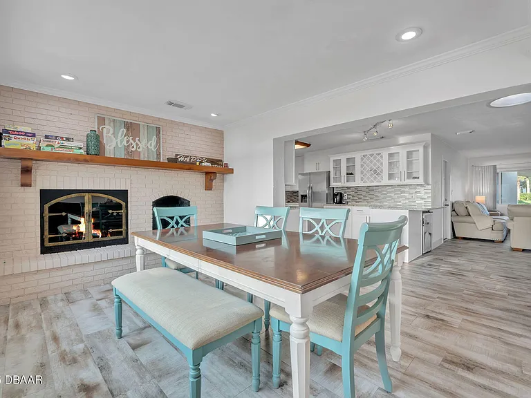 450 Lambert Ave — Photo 20