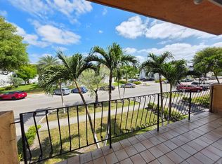 1900 W 54th St APT 120, Hialeah, FL 33012