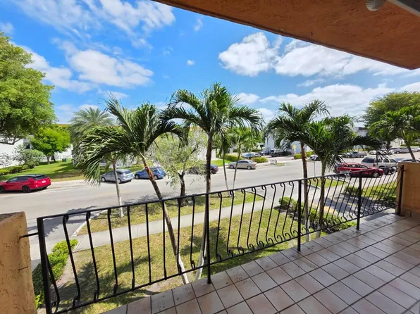 1900 W 54th St APT 120, Hialeah, FL 33012