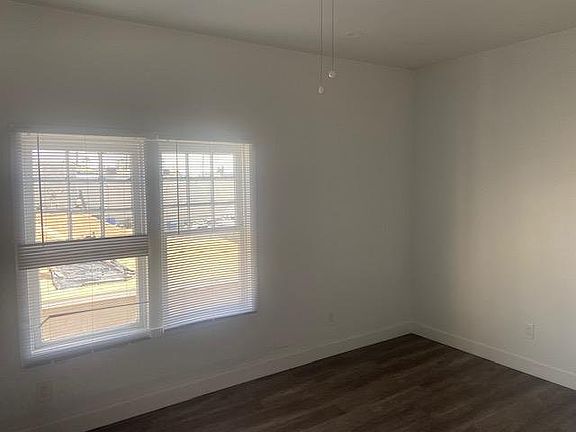 2nd image of 1830 W Jefferson Blvd #8