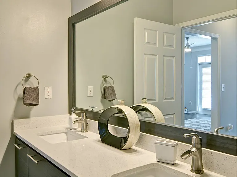 Park Creek Apartments — Photo 42