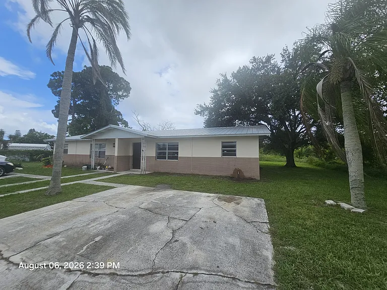 2572 Seneca Ave — Photo 18