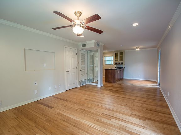 5th image of 900 S Lamar Blvd APT 201