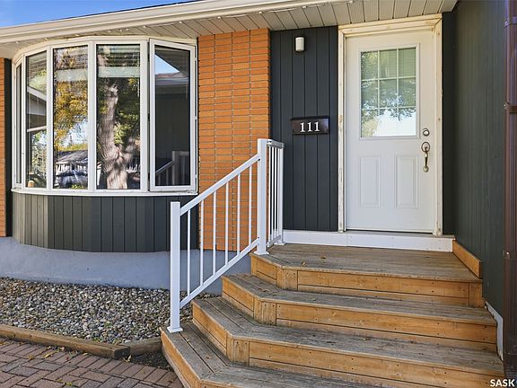 3rd image of 111 Elmview Road