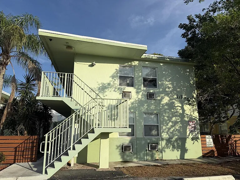 1118 N H St #4 — Photo 9