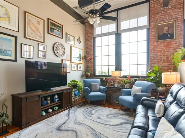 685 Social St APT 306, Woonsocket, RI 02895