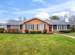 1120 Furlong Dr, Libertyville, IL 60048