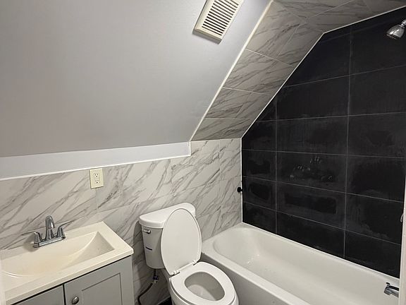 4th image of 20 Wade St #3